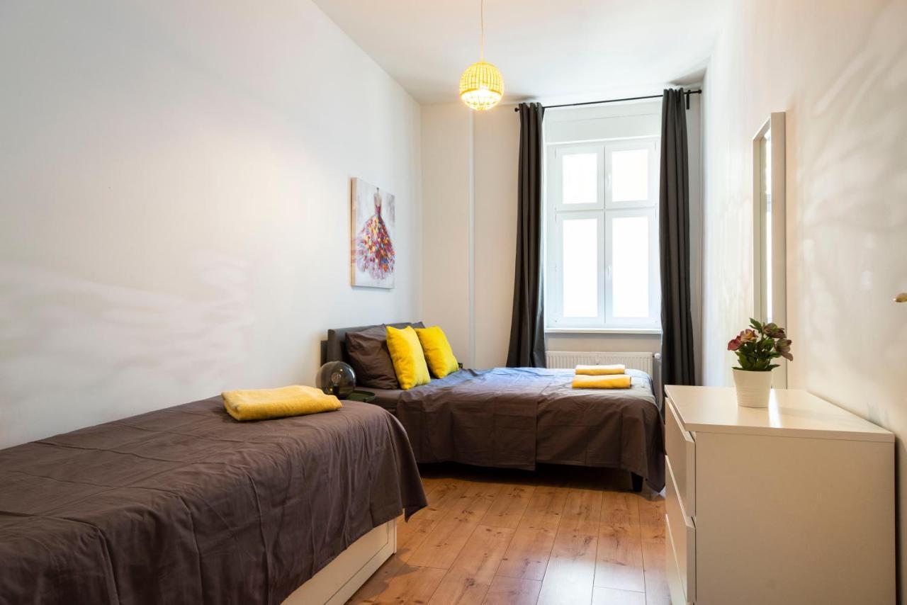 Апартаменты Freshly Renovated 2Br&Lr+Walk-In Rainshower Берлин Экстерьер фото